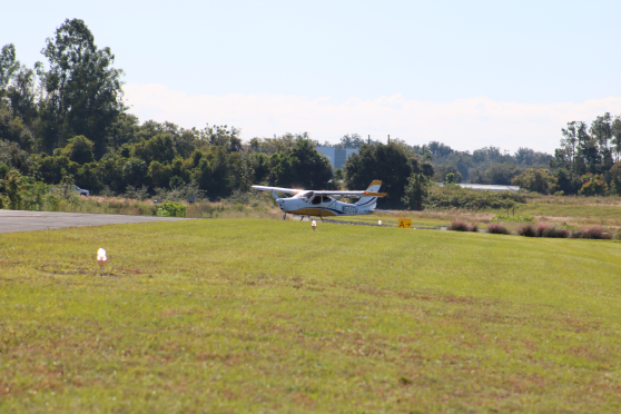 eaglet P92 entering runway