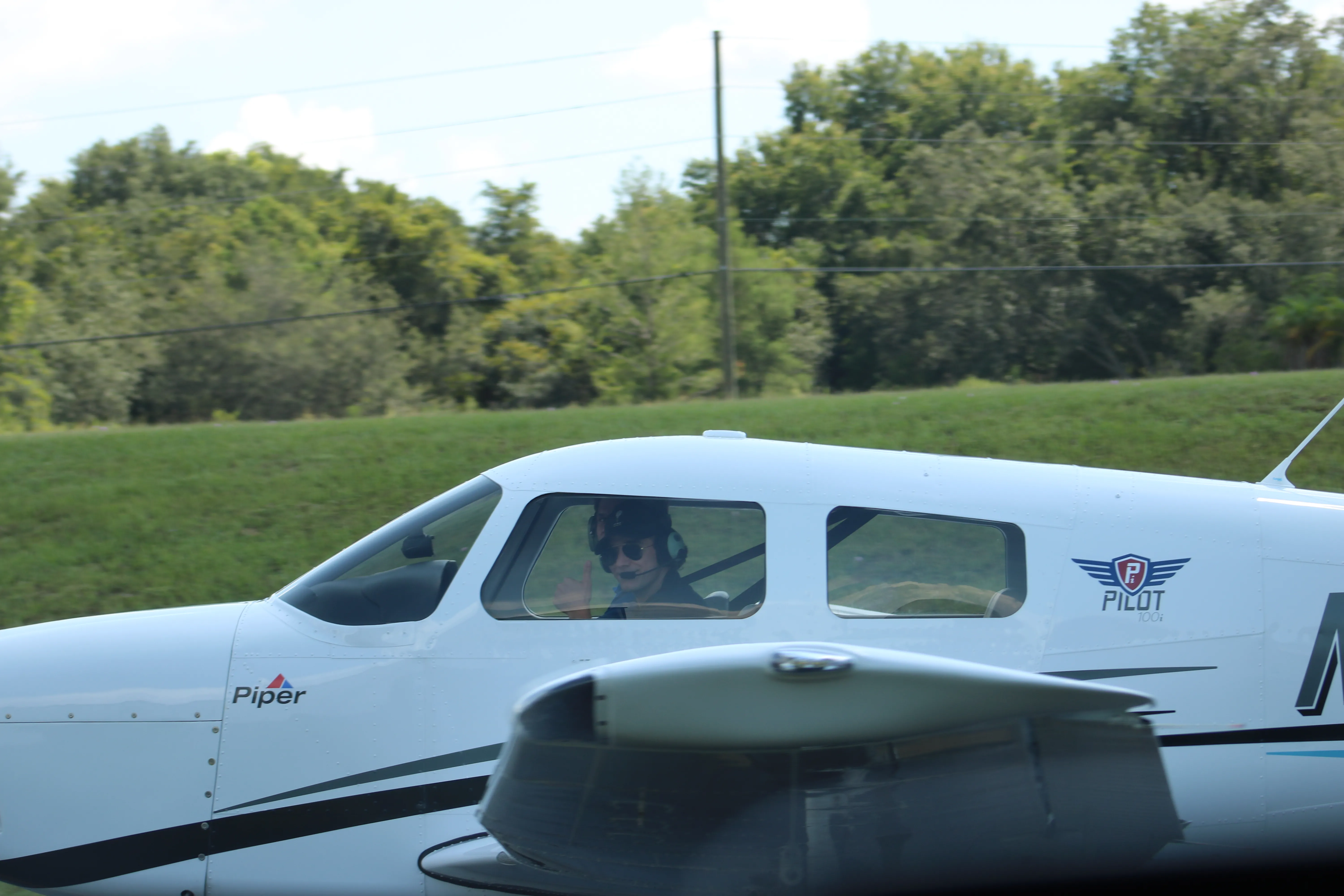 Thumbs up while taxiing an airplane